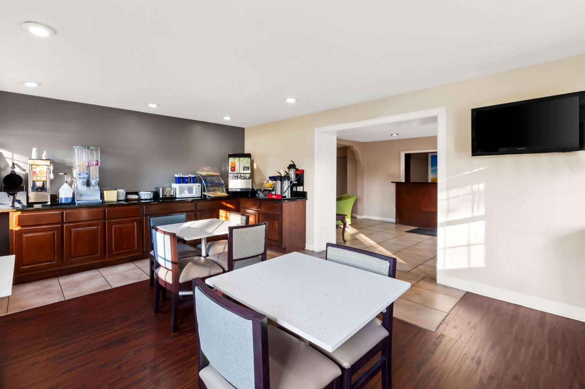 Days Inn By Wyndham Brownsville Eksteriør bilde